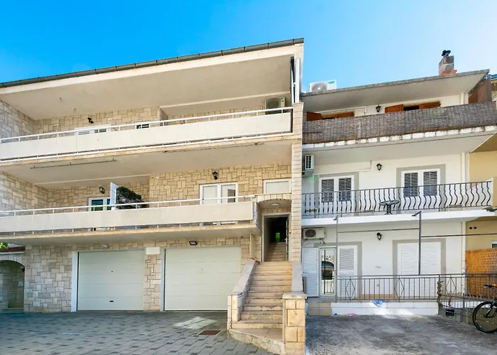 Vela Podgora (Split-Dalmatia)